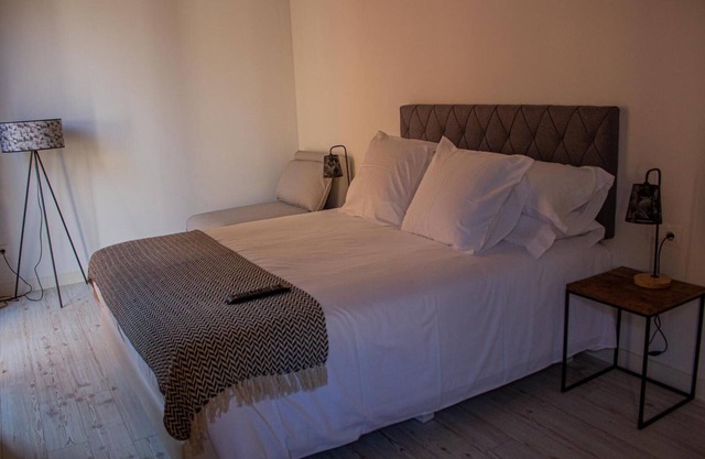 Bed and Breakfast 'Habitació' with Shared Terrace, Wi-Fi and Air Conditioning