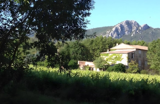 Bed and Breakfast 'Suite Supérieure' with Mountain View, Shared Pool and Wi-Fi