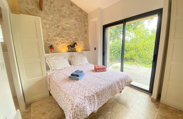 Bed & Breakfast avec salon, kitchinette, terrasse, jardin privé et clos