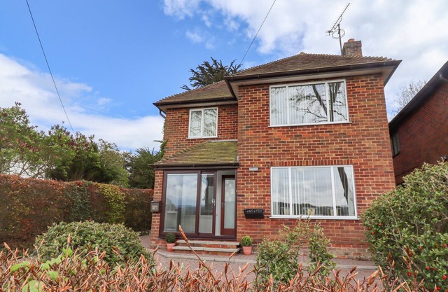 BEECHWOOD VIEW, pet friendly, with a garden in Scarborough