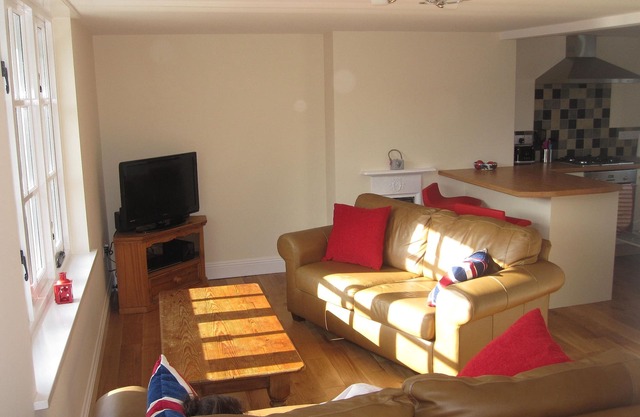 Beer Holiday Maisonette with Parking and Balcony, Near to Beach, shops and Pubs