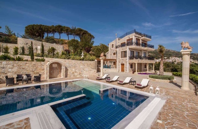 Bella Mare – 5BR Luxury Villa with Pool & Sea View