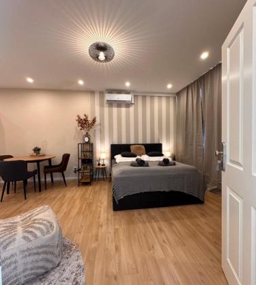 Bellahomes, Aircondition, private Parking, Netflix, Airport 30 Minuten