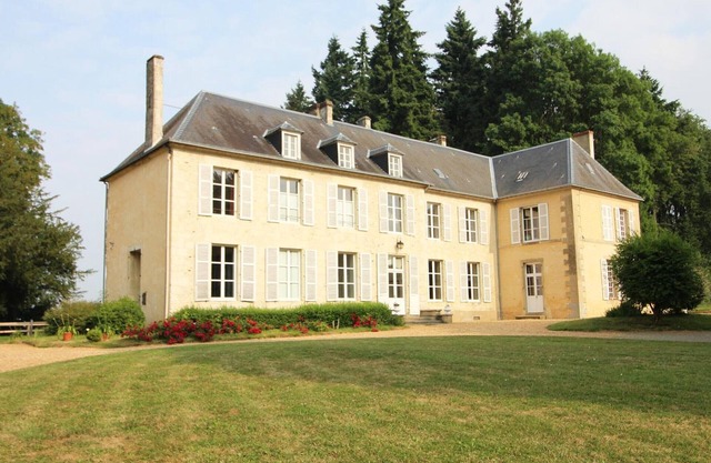 Bellavilliers Castle - Charming Stay in Perche with WIFI