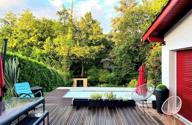 Belle Maison Moderne Piscine