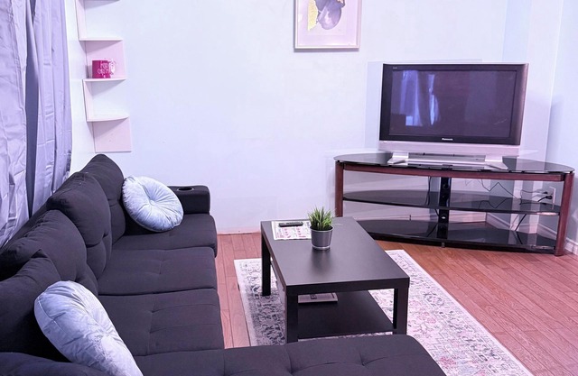 Belleville Getaway Big Yard & Comfort