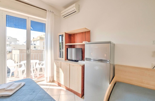 Belvilla by OYO Modern Apartment with Balcony