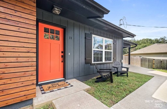 Berda's House Near Blowing Springs Park