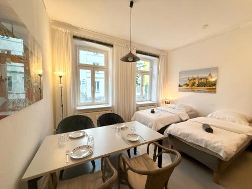 Berta - Zentrale Wohnung - 2 Küchenzeilen - Nähe Bahnhof