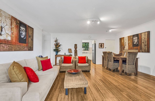 BESAKIH @ BYRON BAY central to town & main beach , large garden, pet friendly