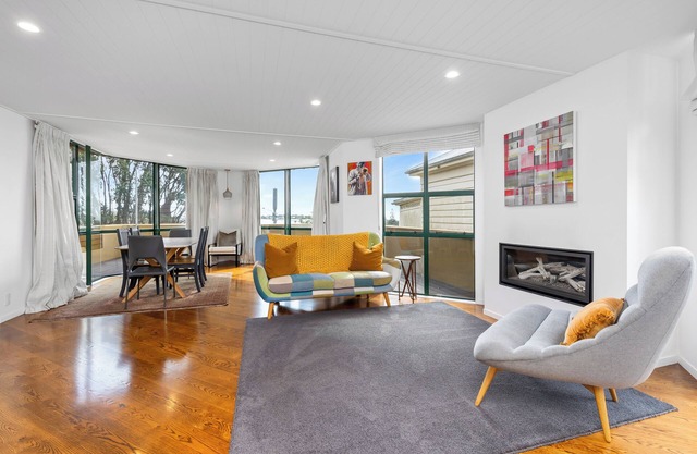 Bespoke Stays - Cozy Devonport Hideaway