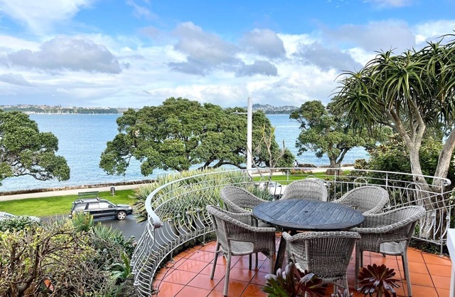 Bespoke Stays - Festive Villa Retreat