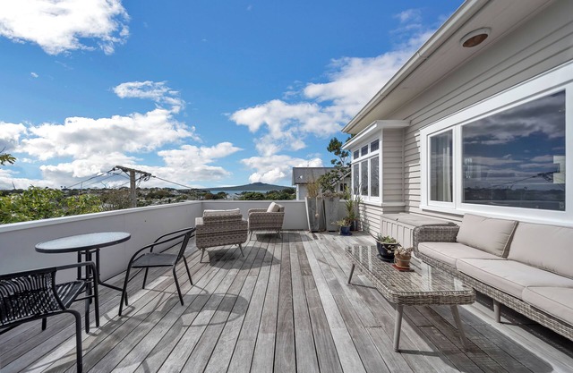 Bespoke Stays - Views Forever