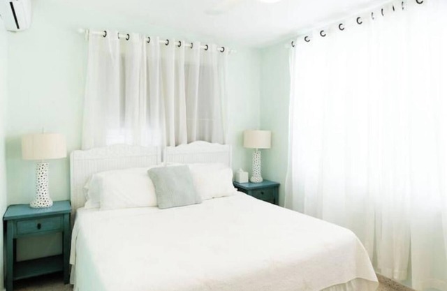 Best Beach House, Direct Ocean Views in Sea Beach!
