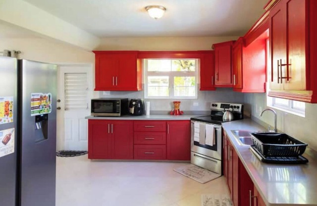 Best E Villas St Silas St James. Spacious 3 Bedroom Town House near Golf Course.