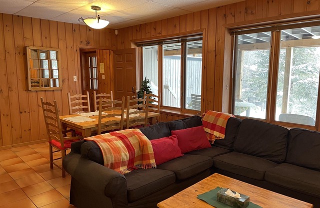 BEST LOCATION AT BEST PRICE, Walk to Beach, Ski in /Out, Lower Nansen, Pets OK