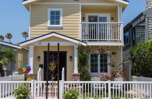 BEST LOCATION BEST HOUSE OLD TOWN BEACH HOUSE 1 MIN WALK TO SAND FAMILY FUN🏝️🌈 🌊