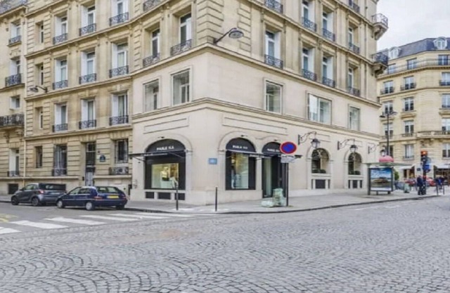 Best location in 8th next to Ave Montaigne-the glamour of Champs Elysees