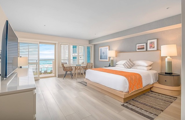 Best Place to Unwind! Beachfront Property w/Outdoor Pool, Free Breakfast!