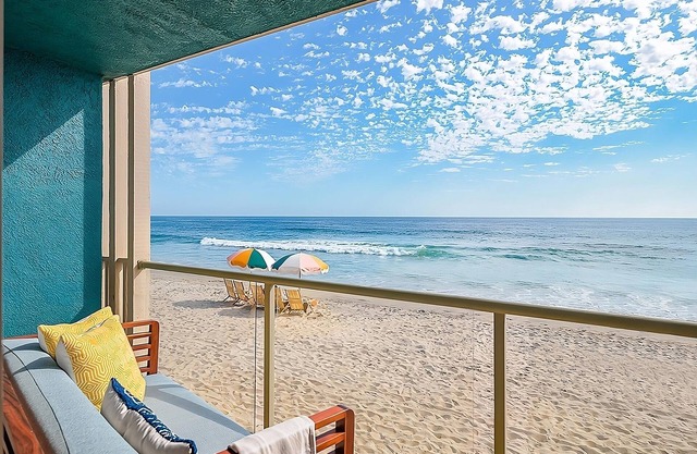 Better Choice for your Vacation! Beachfront Property, Pool, Free Breakfast!