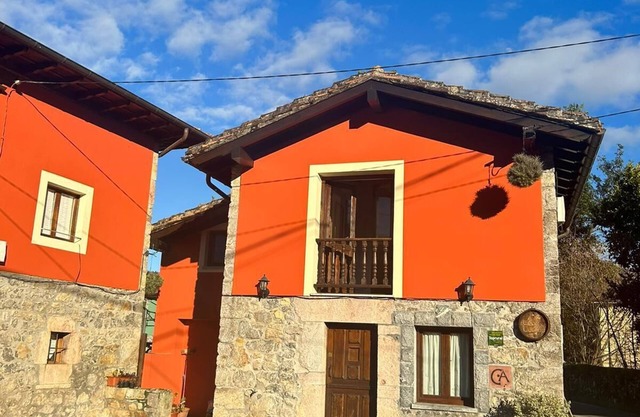 Between beach and mountain. Terrace with barbecue and gazebo. Panoramic views.