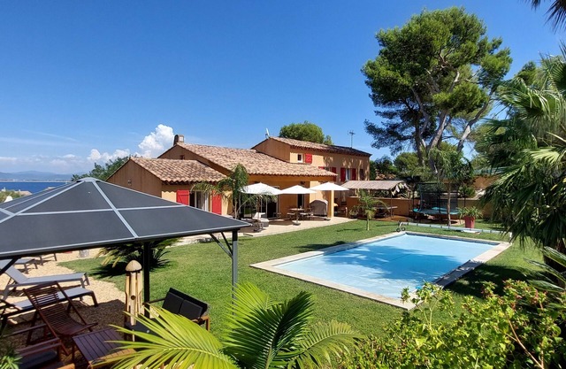 Between the sea and the hill