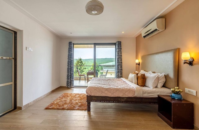 Beverly Hills by Ebony Stays – Stylish 8BHK Villa with Lawn & Views