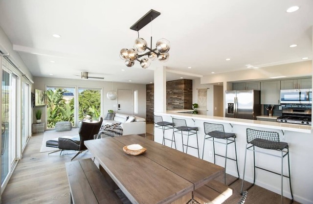 Big and Roomy Three Decks and Five King Suites