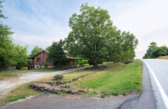 Big Oak Cabin - mountaintop home near Jasper