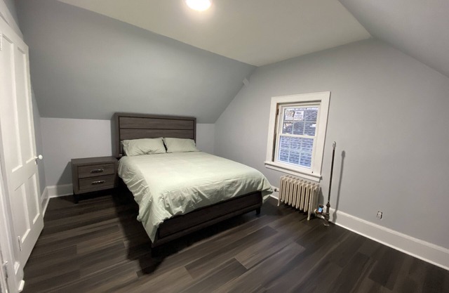 Big PRIVATE room with new furniture and mattress, near to all