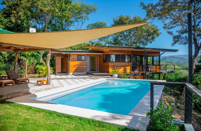 Big Views, Pool, Extremely Private 4-Bdrm Home