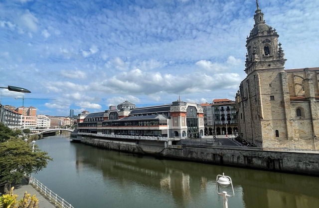 Bilbao with views of the Ría and San Antón church