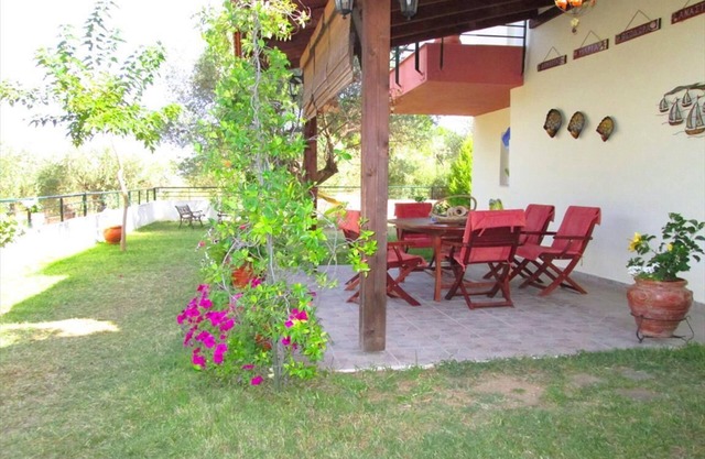 BILLIAS HOUSE VOURVOUROU 4-room house, 8 people with great views of the sea