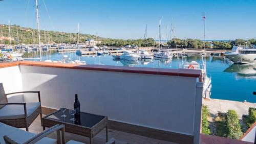 Bilo e monocali sul molo 100m spiaggia by PortoOttioluAffitti