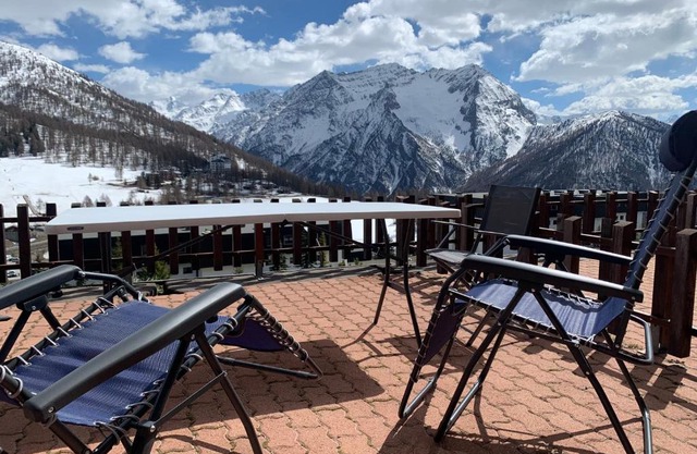 Bilocale con terrazzo e vista spettacolare sui monti