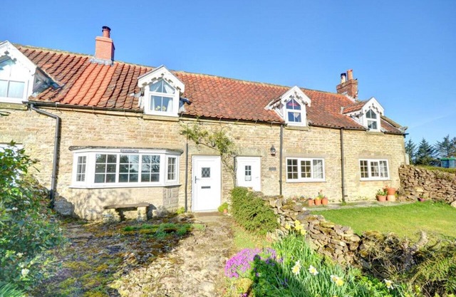 Binkleys Cottage - Two Bedroom House, Sleeps 4