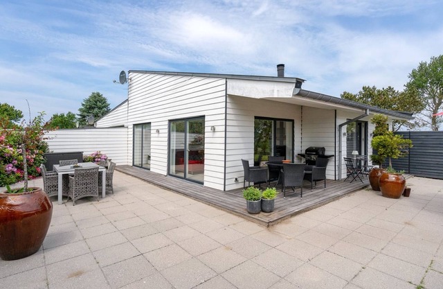 "Biorn" - 70m from the sea by Interhome