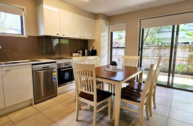 'Bird of Paradise'@ Sunlight Swan Beerwah sleeps 6