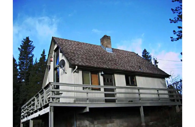 Black Bear Lodge & Sauna (b/t- Ned &Black Hawk)