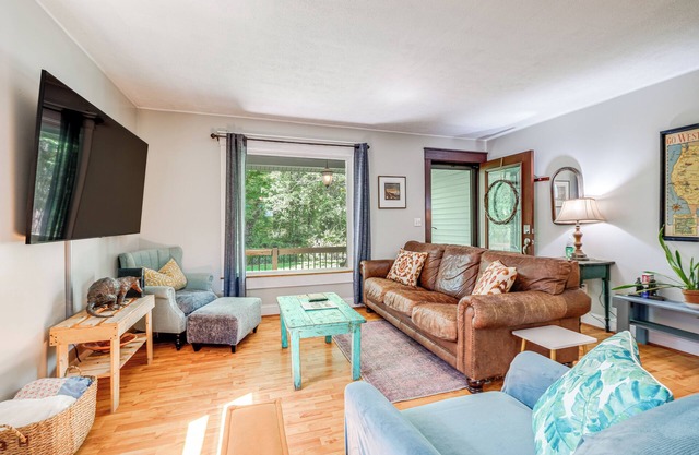 Blacksburg Hideaway w/Hot Tub ~ 5 Mi to Campus!