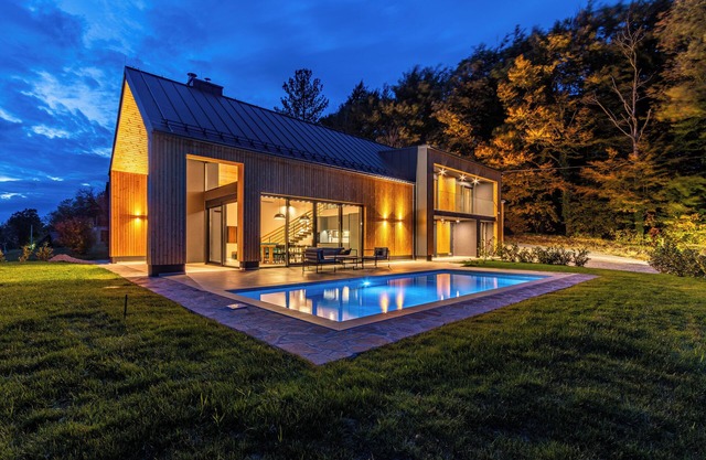 Blacksmith House - Stylish vacation home with spa & nature views