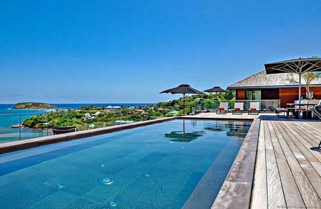 Blackstone - 6-Bedroom coastal villa overlooking Marigot Bay