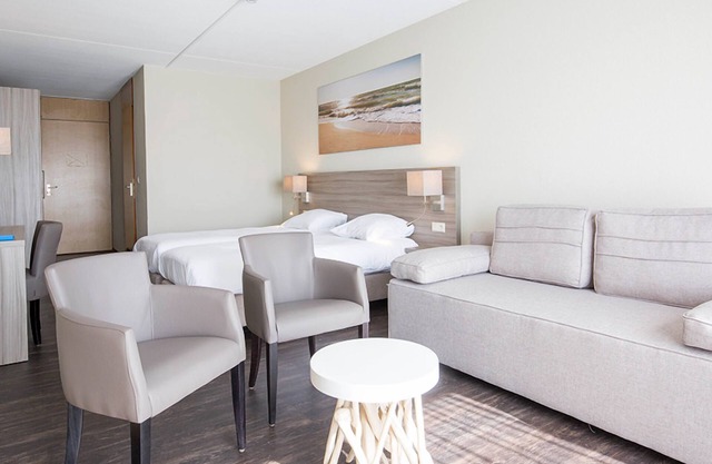 Blissful Escape w/Pool & Golf | Dunes, Waves & Tee Time in Callanstoog