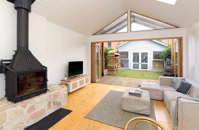 Blue Door - 3BR Unit in the heart of Footscray