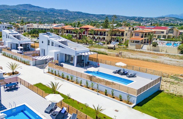 Blue oyster Beachfront villa, No car needed 2