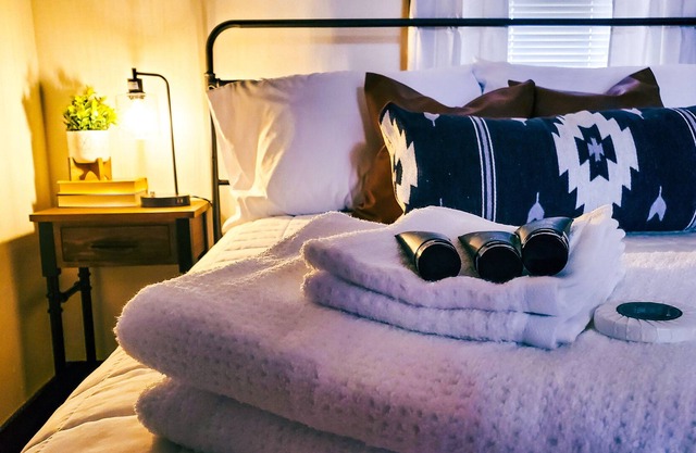 Blue Ridge Cottage - Quaint, cozy home with gorgeous views minutes from Mayberry