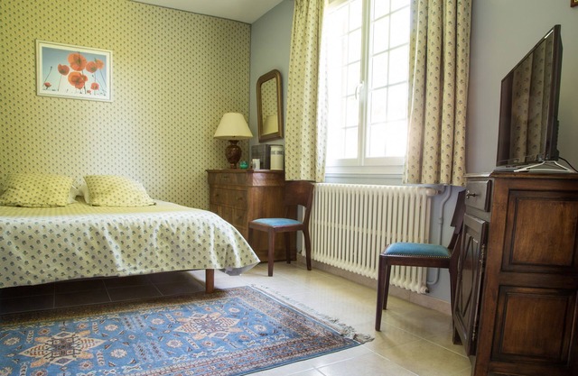 Blue room: a comfortable suite in the heart of a Périgord domain