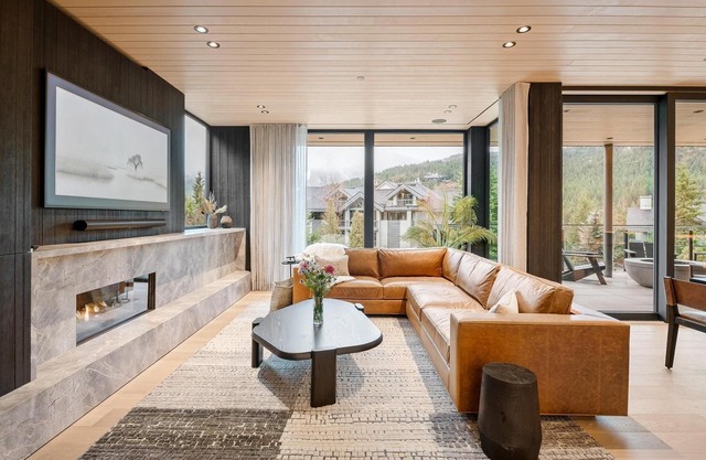 Blueberry Hill Retreat | Luxury, Close to everything, hot tub, incredible views,