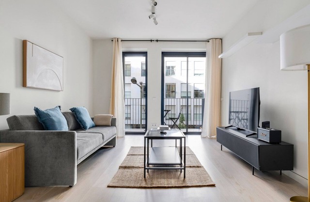 Blueground | Avenidas Novas, terrace, nr Parque Eduardo VII