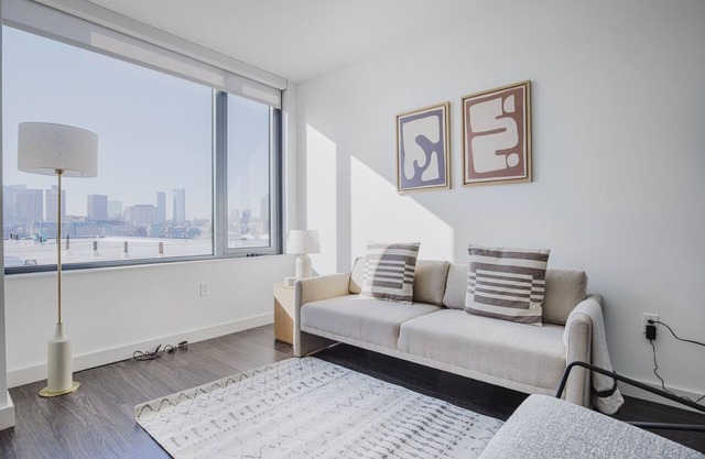 Blueground | East Boston, art & pool, nr park